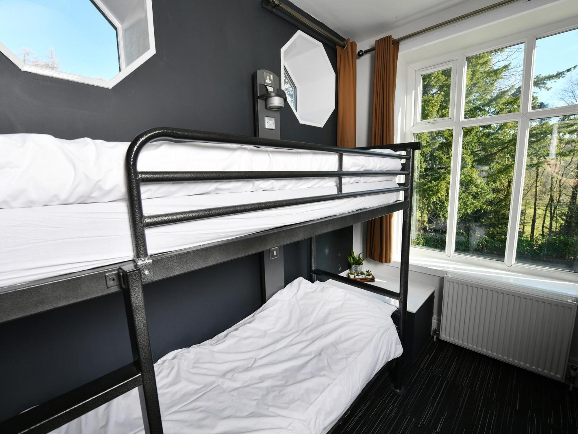 5 Bed Double Private Room